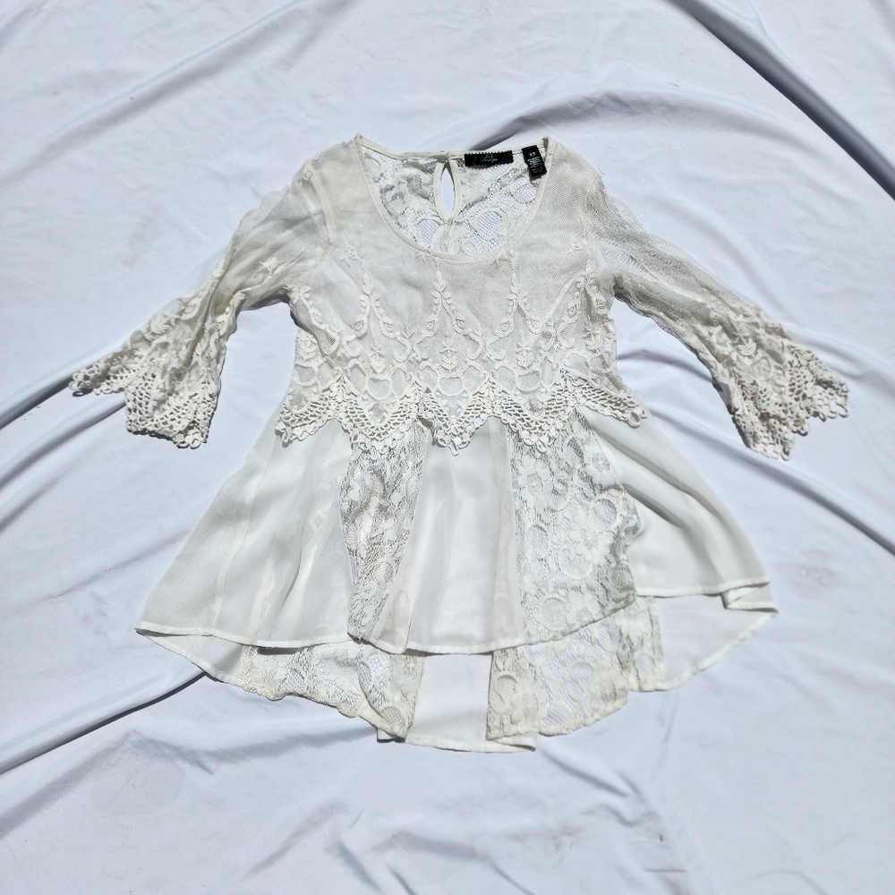 Pieced Lace Top BKE BOUTIQUE Bohemian Bell Sleeve Sz XS